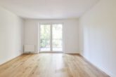 **Reserviert** 2-Zimmerwohnung mit Echtholzparkett, Balkon und Einbauküche in Bestlage Hannover - Wohnzimmer