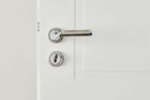 **Reserviert** 2-Zimmerwohnung mit Echtholzparkett, Balkon und Einbauküche in Bestlage Hannover - Detail-Tür