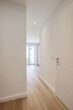 **Reserviert** 2-Zimmerwohnung mit Echtholzparkett, Balkon und Einbauküche in Bestlage Hannover - Flur mit Blick zur Küche