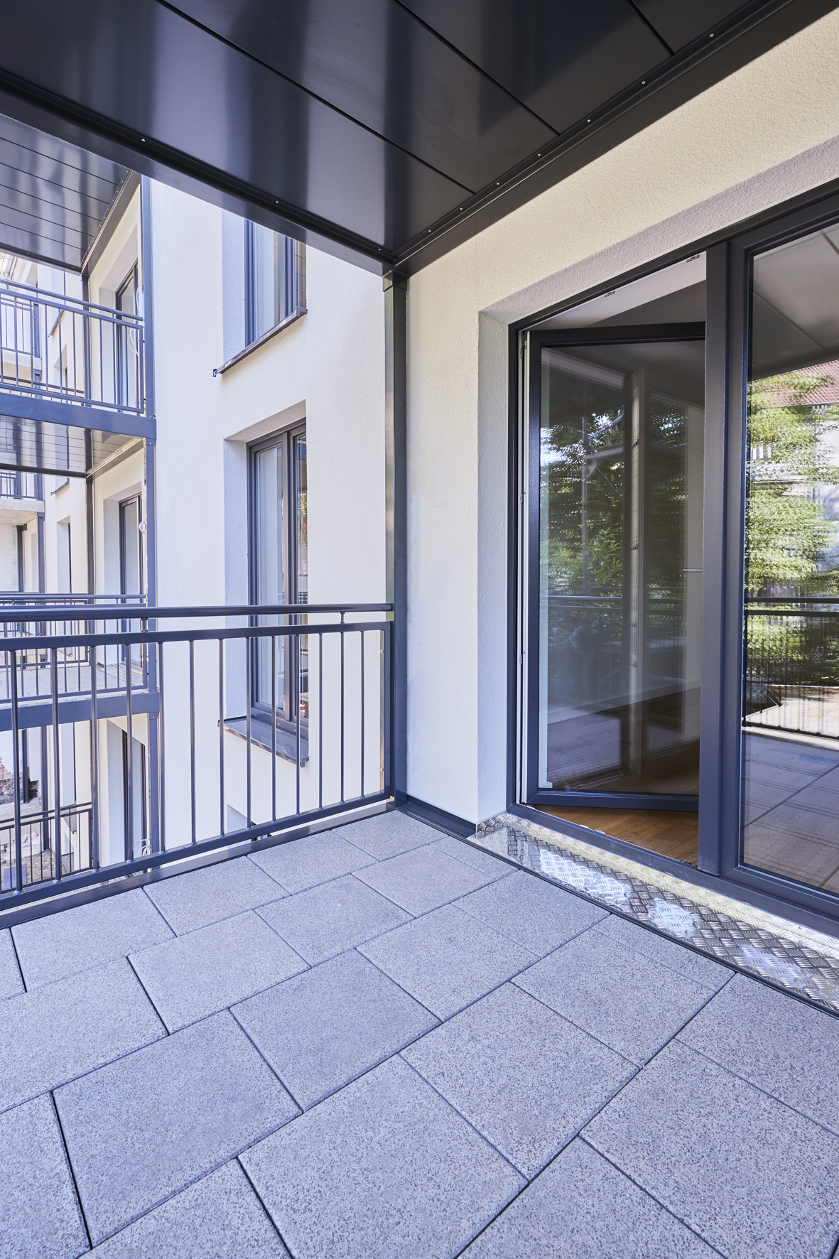 Balkon - **verkauft** 2-Zimmerwohnung mit Echtholzparkett, Balkon und Einbauküche in Bestlage Hannover