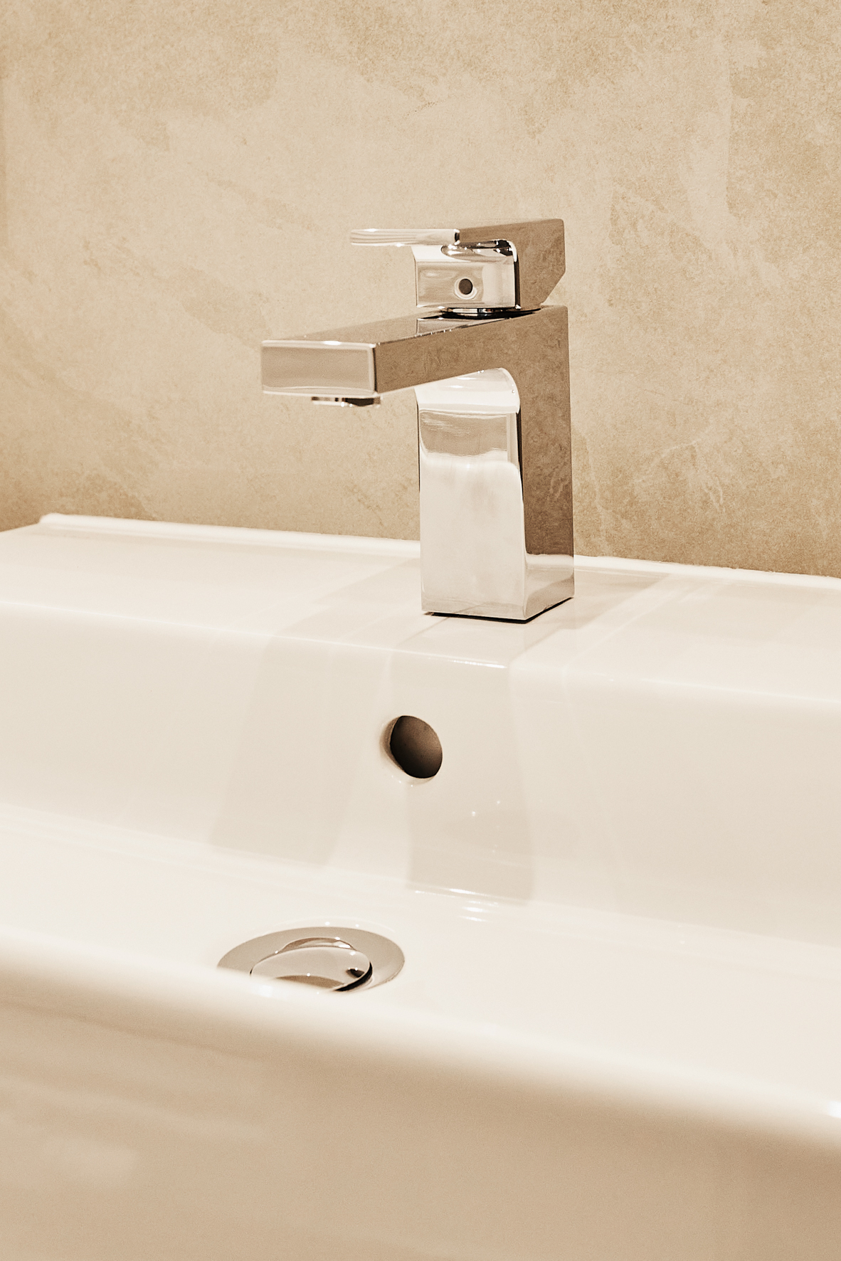 Badezimmer_Detail - **verkauft** 2-Zimmerwohnung mit Echtholzparkett, Balkon und Einbauküche in Bestlage Hannover