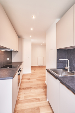 Einbauküche - Erstbezug nach Sanierung – Zweizimmer mit großem Balkon und Einbauküche