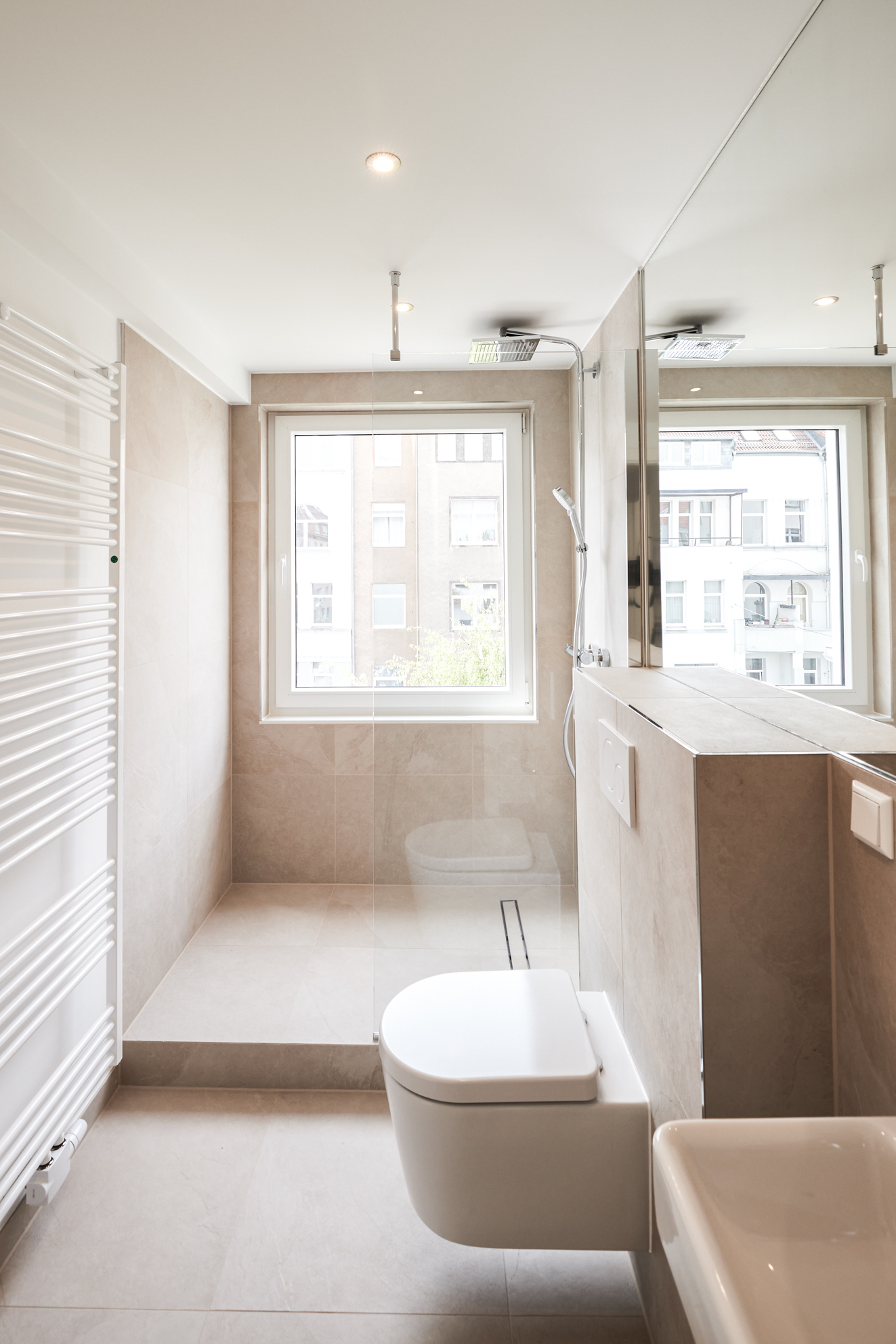 Badezimmer - Erstbezug nach Sanierung – Zweizimmer mit großem Balkon und Einbauküche