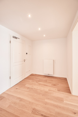 Eingangsbereich - Erstbezug nach Sanierung – Zweizimmer mit großem Balkon und Einbauküche