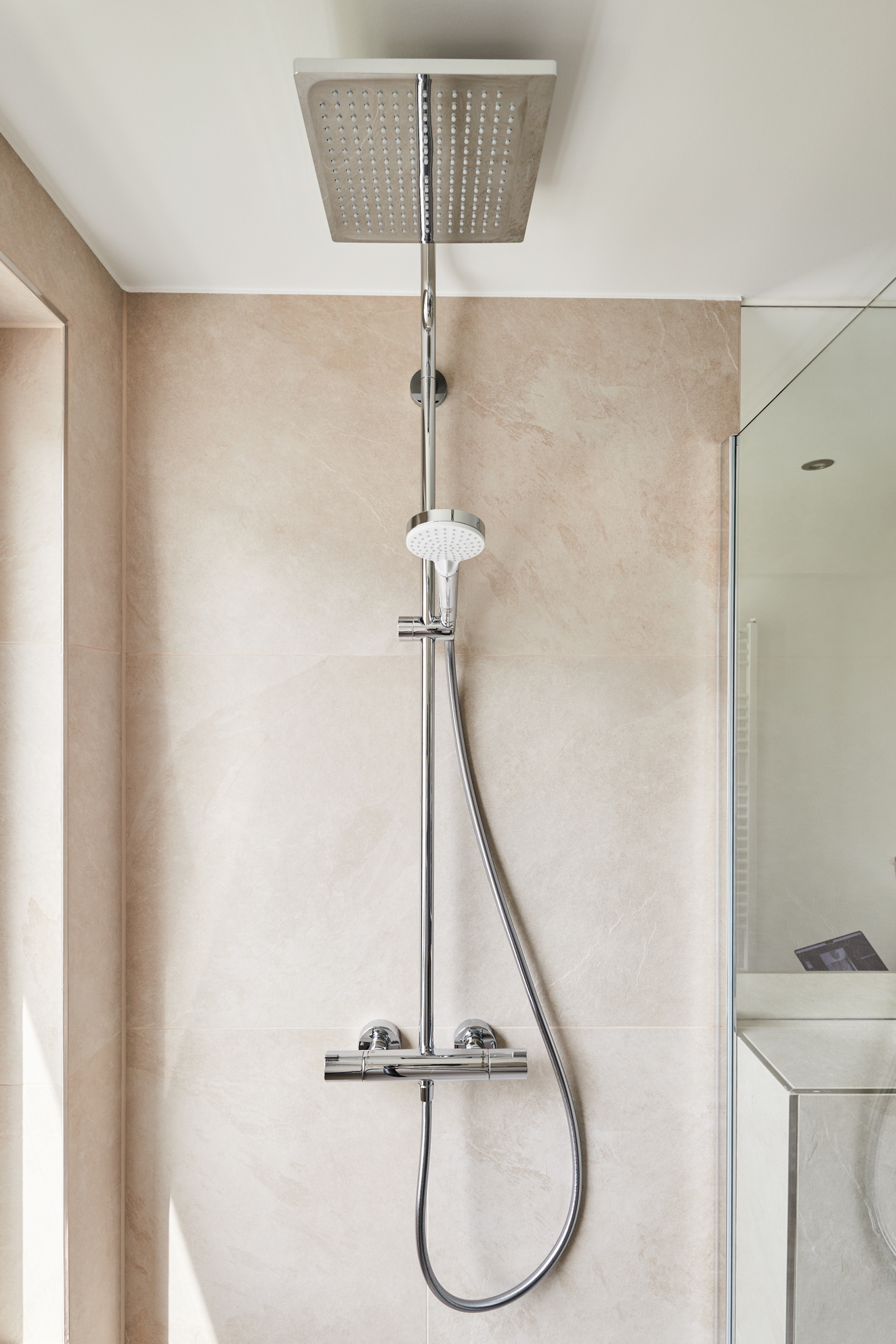 Rainshower Dusche Grohe - Erstbezug nach Sanierung – Zweizimmer mit großem Balkon und Einbauküche