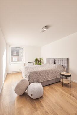 Traumapartment mit Einbauküche und Tageslichtbad in vollsaniertem Mehrfamilienhaus, 30161 Hannover, Etagenwohnung