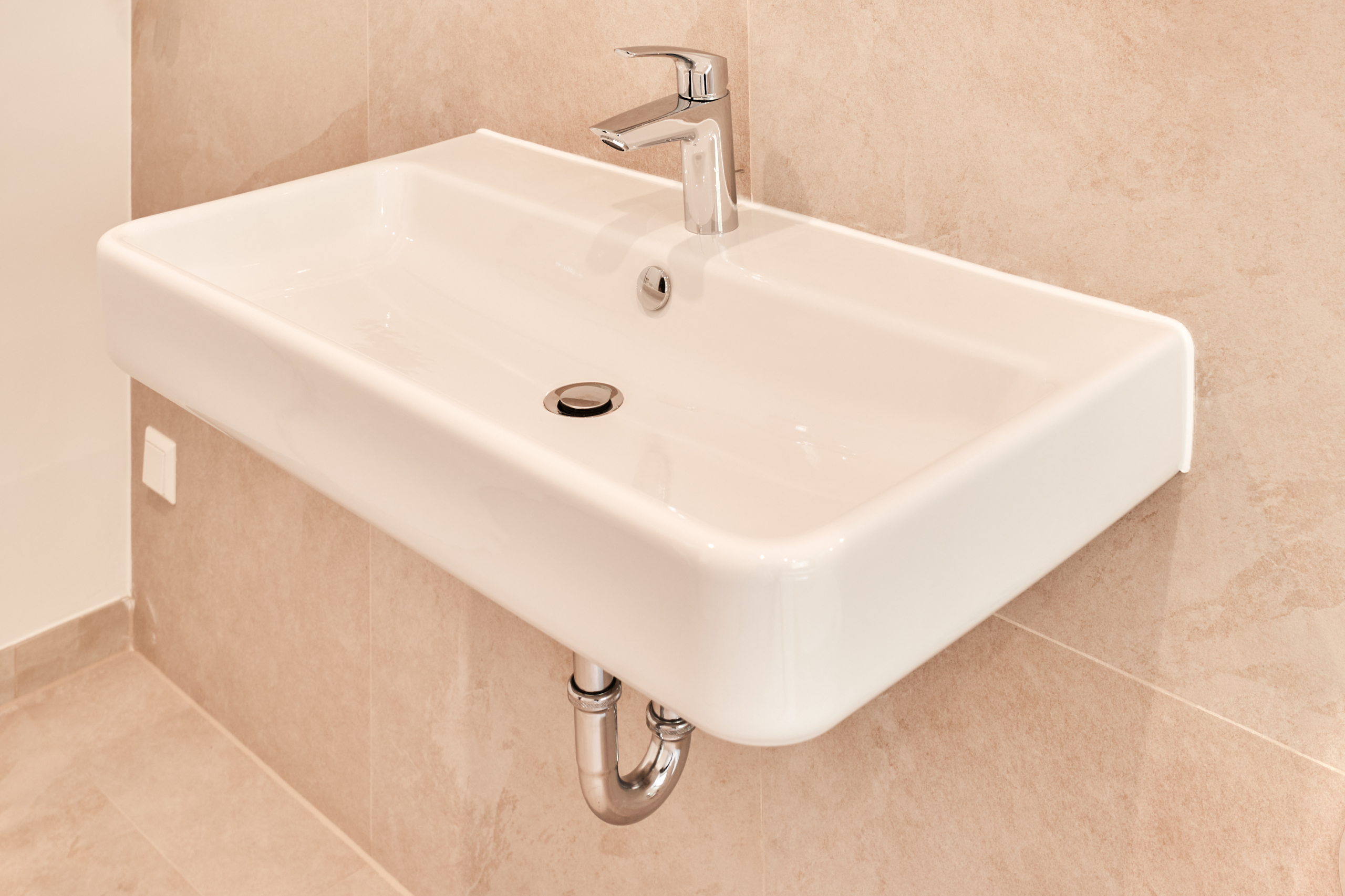 Waschtisch - Traumapartment mit Einbauküche und Tageslichtbad in vollsaniertem Mehrfamilienhaus