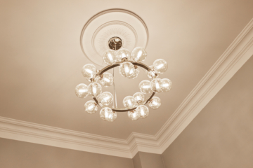 Treppenhausbeleuchtung - Vollsanierte Altbauwohnung mit zwei Balkons und Einbauküche in Bestlage Hannover List