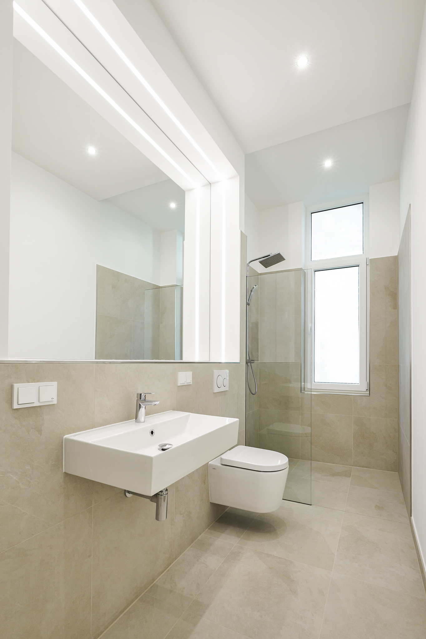 Badezimmer - Vollsanierte Altbauwohnung mit zwei Balkons und Einbauküche in Bestlage Hannover List