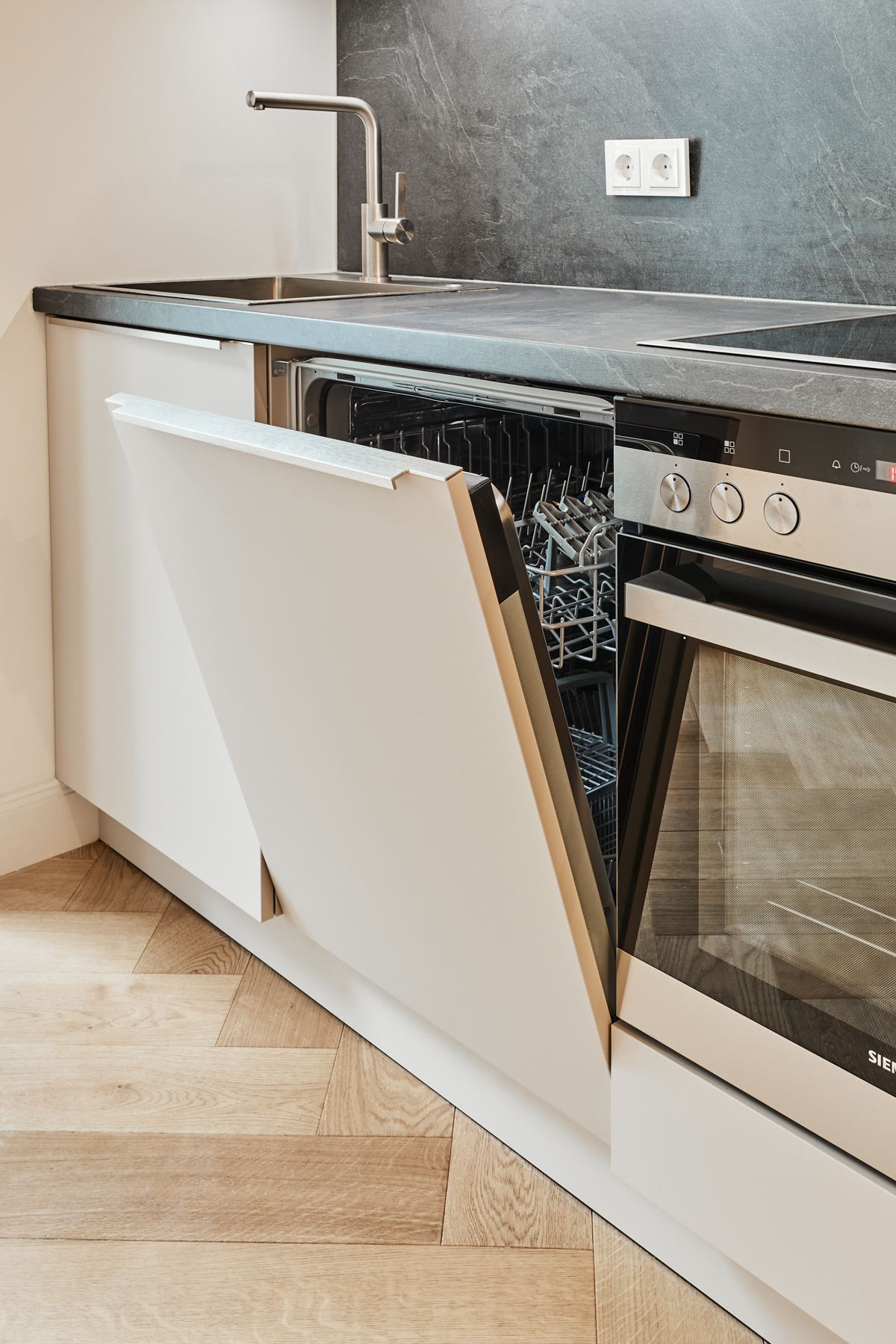 Küchen_Detail_1 - Hochwertigste Eigentumswohnung im vollsaniertem Haus – 3-Zimmer mit Balkon-Zugang zum Garten