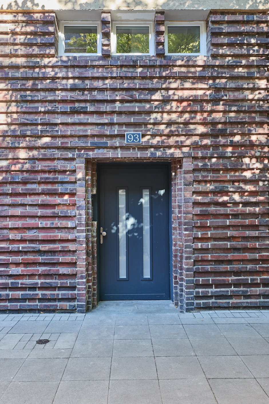 Hauszugang - Hochwertigste Eigentumswohnung im vollsaniertem Haus – 3-Zimmer mit Balkon-Zugang zum Garten