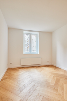 Schlafzimmer - Hochwertigste Eigentumswohnung im vollsaniertem Haus – 3-Zimmer mit Balkon-Zugang zum Garten