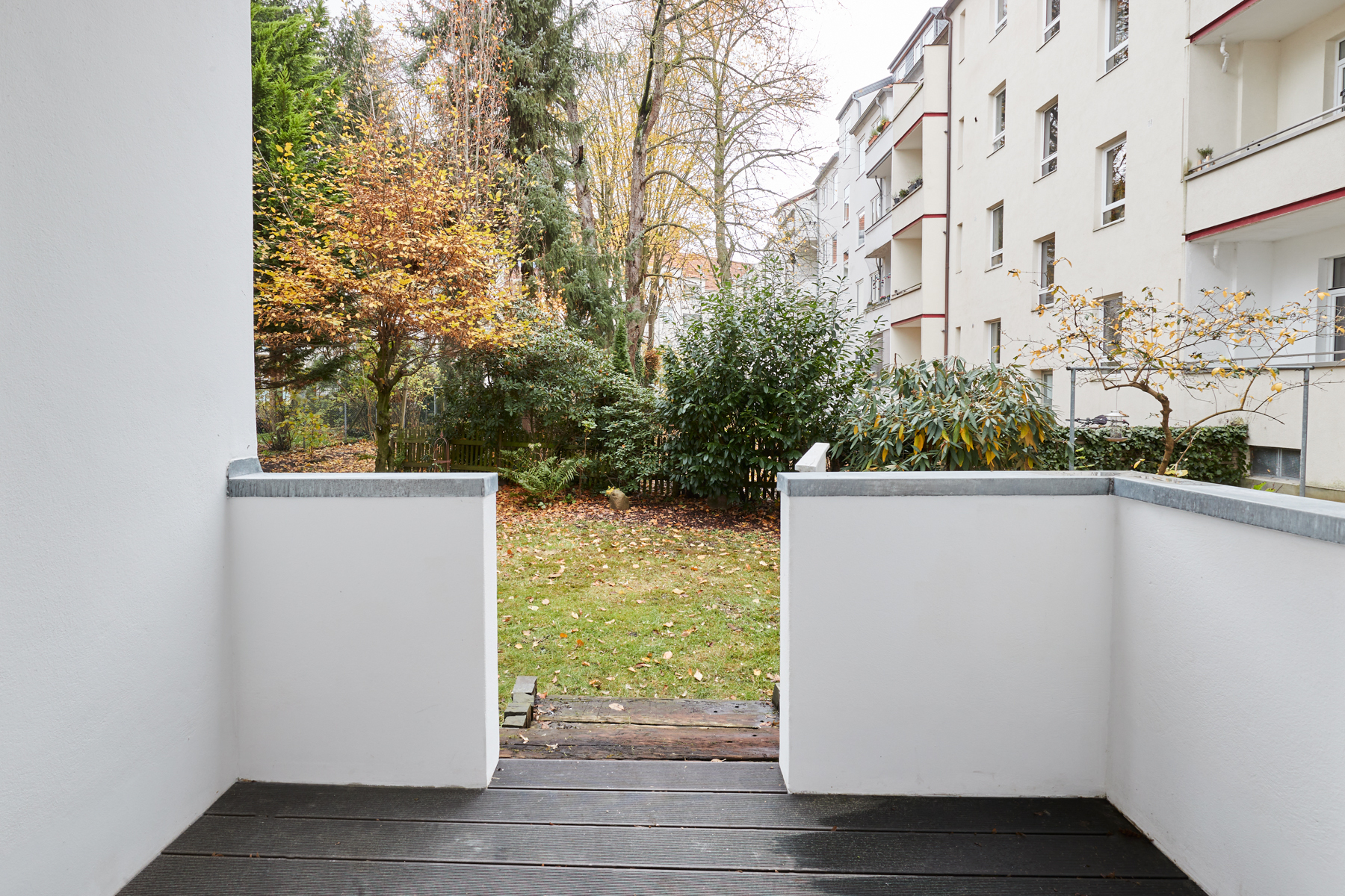 Zugang zum Garten - Hochwertigste Eigentumswohnung im vollsaniertem Haus – 3-Zimmer mit Balkon-Zugang zum Garten