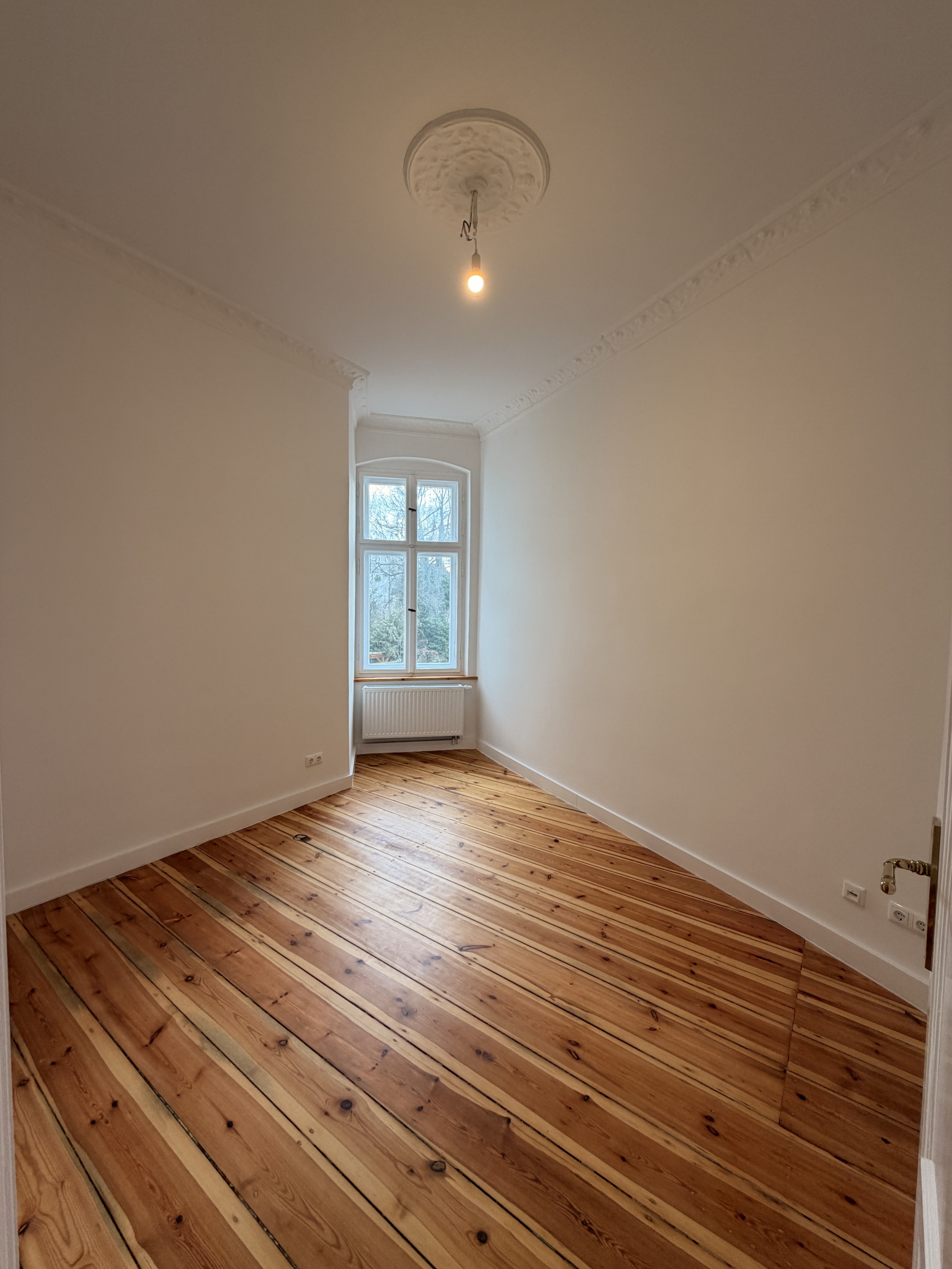 Zimmer 2 - 4 Zimmerwohnung zum Erstbezug nach Sanierung – Altbaucharme trifft modernen Wohnkomfort mit Balkon