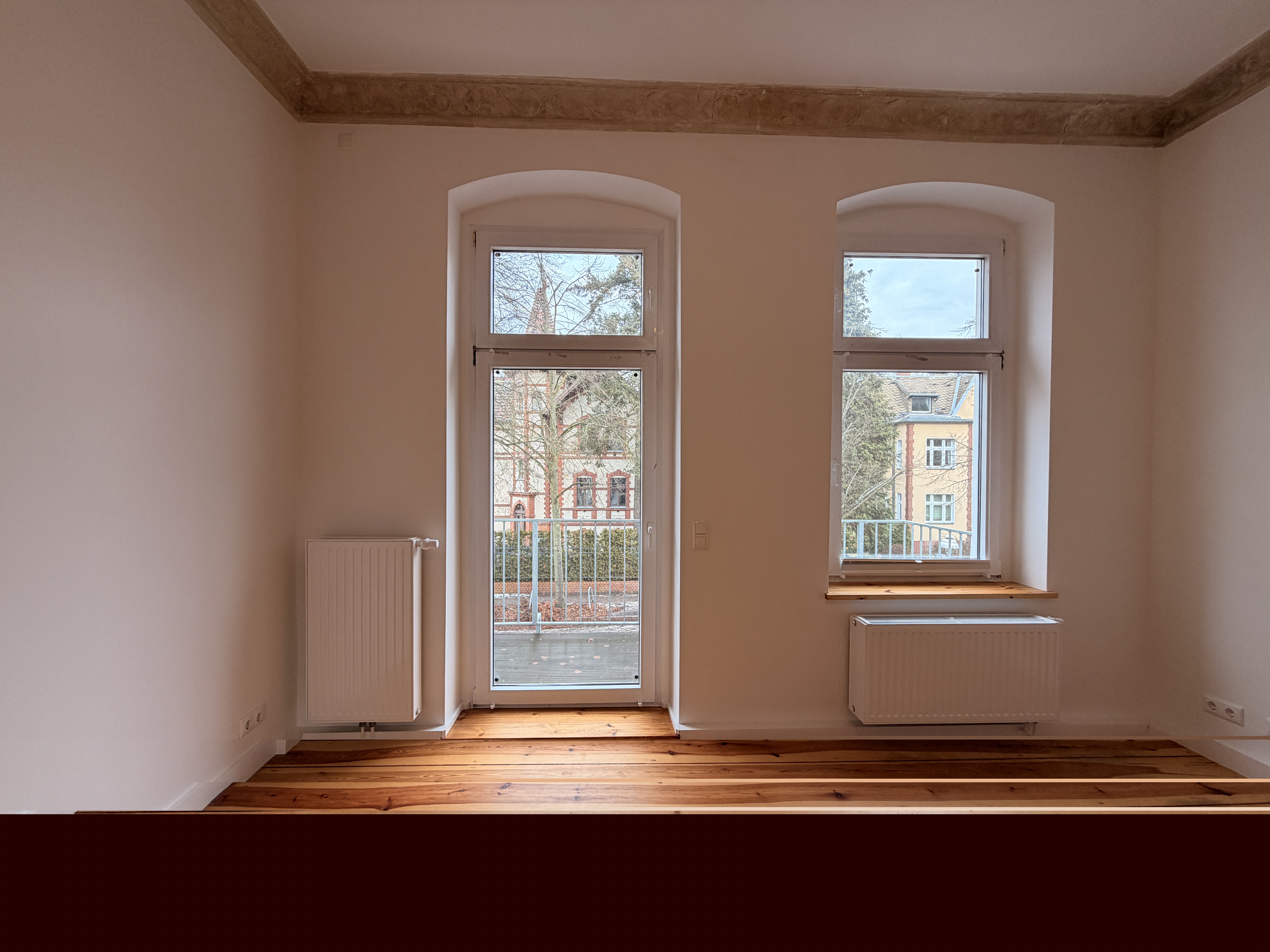 Zimmer 3 Balkonzugang - 4 Zimmerwohnung zum Erstbezug nach Sanierung – Altbaucharme trifft modernen Wohnkomfort mit Balkon