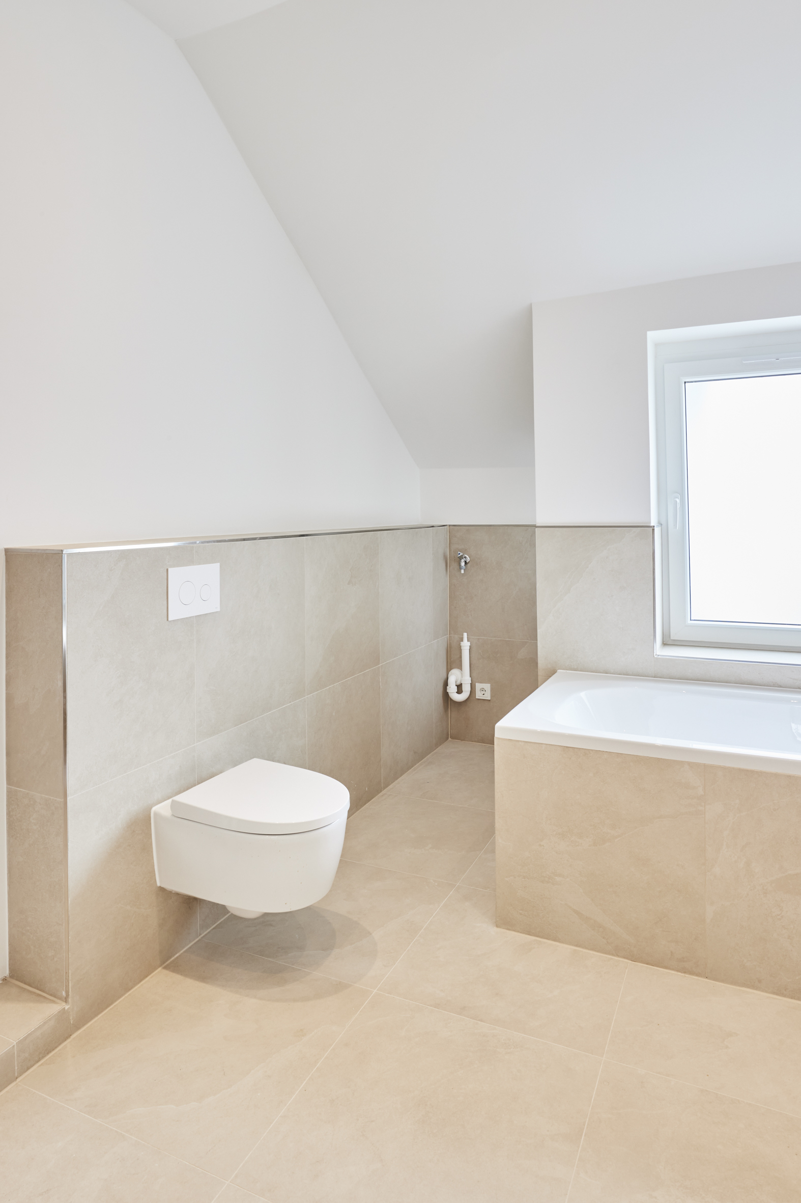 Badezimmer_ - Hannover Linden – 2,5-Zimmerwohnung mit Einbauküche und Luxusausstattung