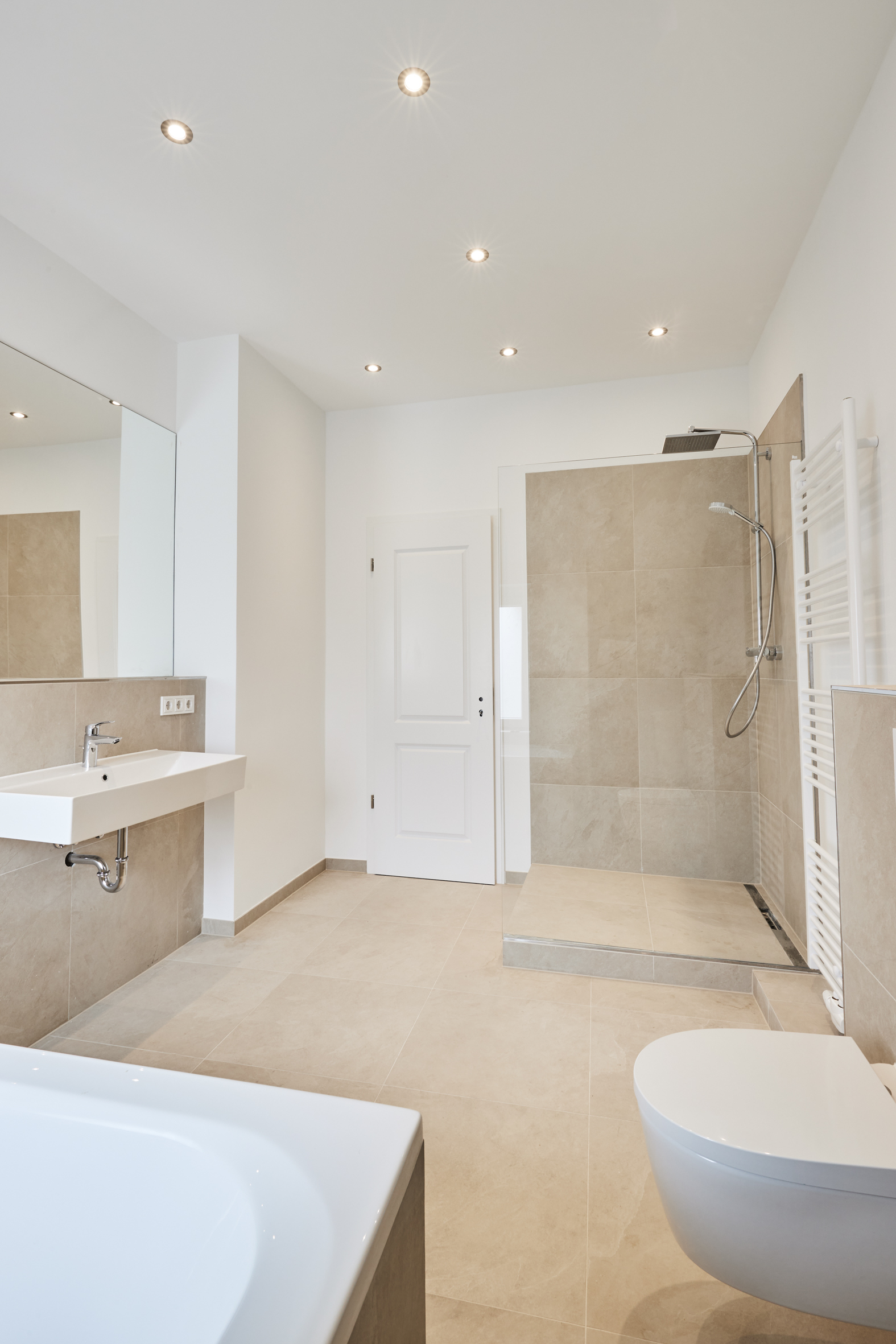 Badezimmer - Hannover Linden – 2,5-Zimmerwohnung mit Einbauküche und Luxusausstattung