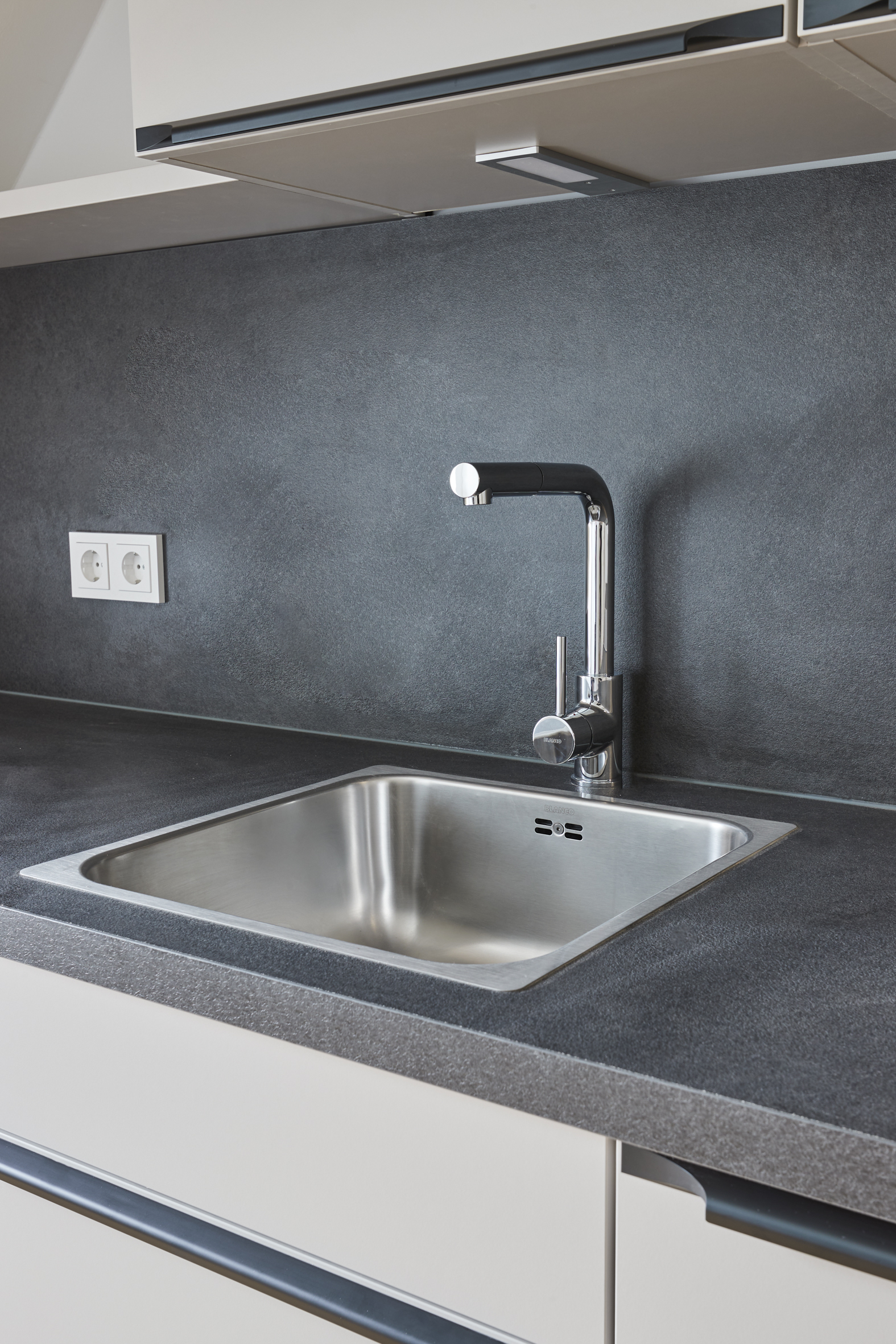 Detail_Spüle - Hannover Linden – 2,5-Zimmerwohnung mit Einbauküche und Luxusausstattung