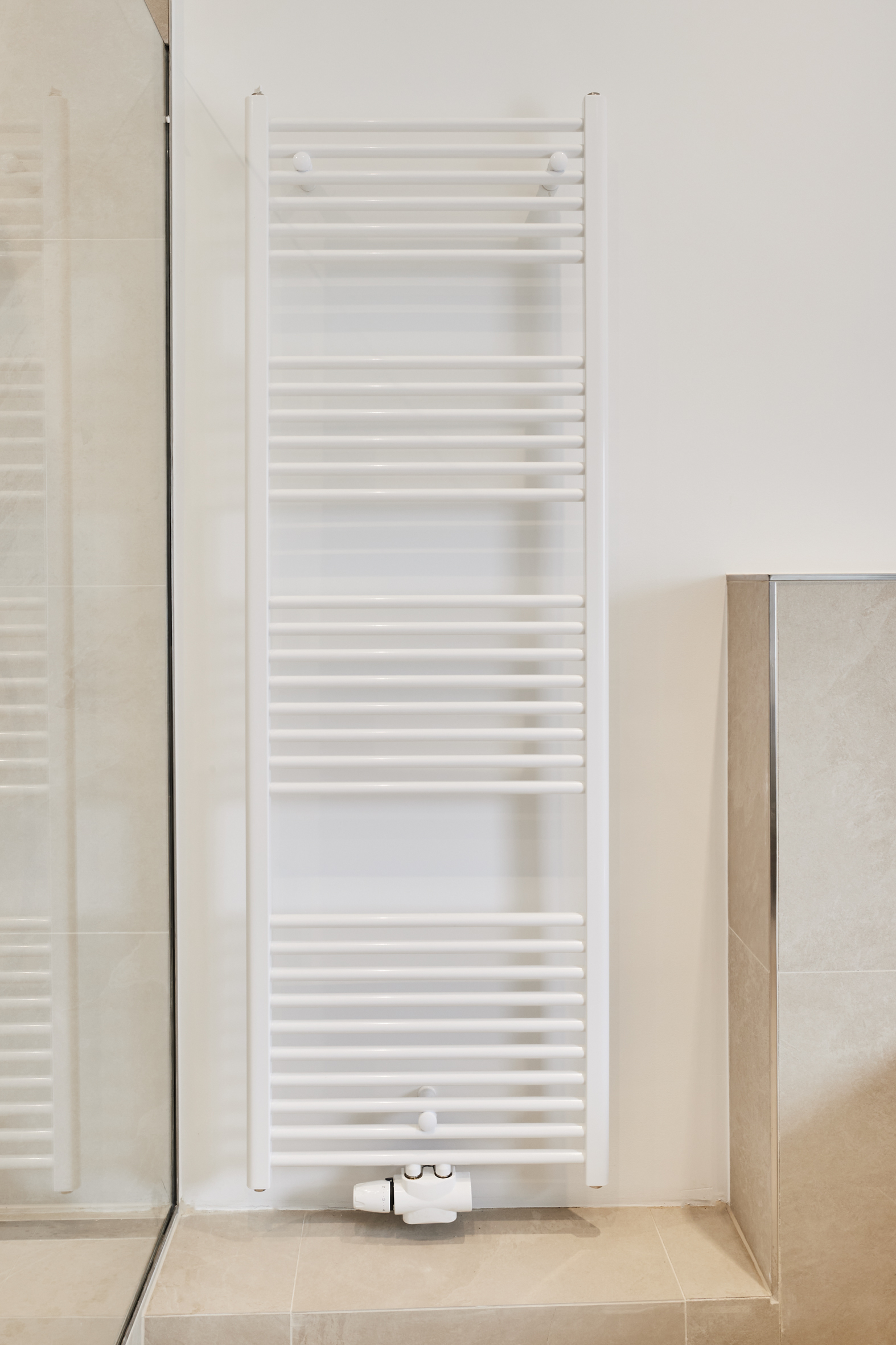 Detail_Badezimmer - Hannover Linden – 2,5-Zimmerwohnung mit Einbauküche und Luxusausstattung