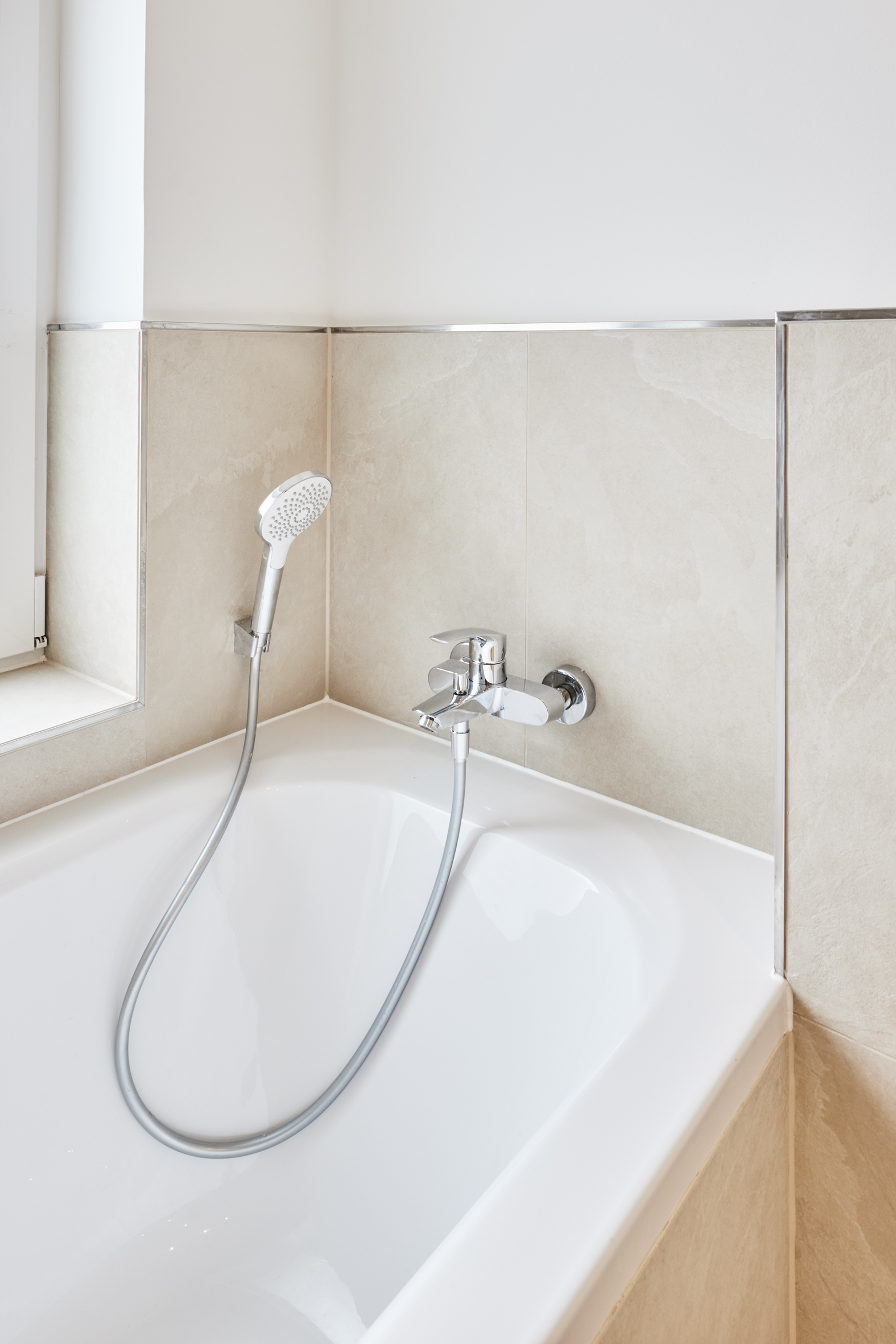 Detail_Badezimmer_3 - Hannover Linden – 2,5-Zimmerwohnung mit Einbauküche und Luxusausstattung