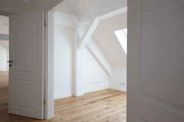 Flügeltür - Schlafzimmer 3 - Sanierte 4-Zimmer Dachgeschosswohnung zum Erstbezug