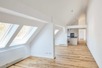 Offener Wohnbereich - Sanierte 4-Zimmer Dachgeschosswohnung zum Erstbezug