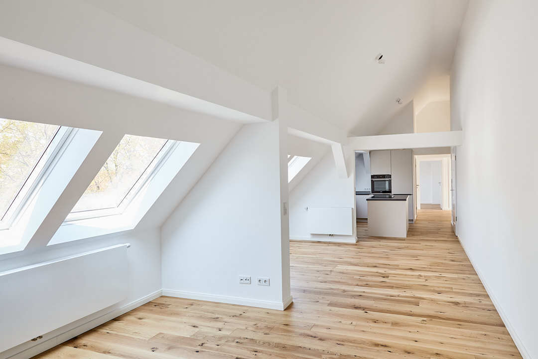 Offener Wohnbereich - Sanierte 4-Zimmer Dachgeschosswohnung zum Erstbezug