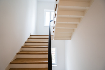 Treppenhaus_ - Sanierte 4-Zimmer Dachgeschosswohnung zum Erstbezug