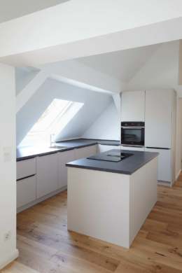 Küche - Sanierte 4-Zimmer Dachgeschosswohnung zum Erstbezug