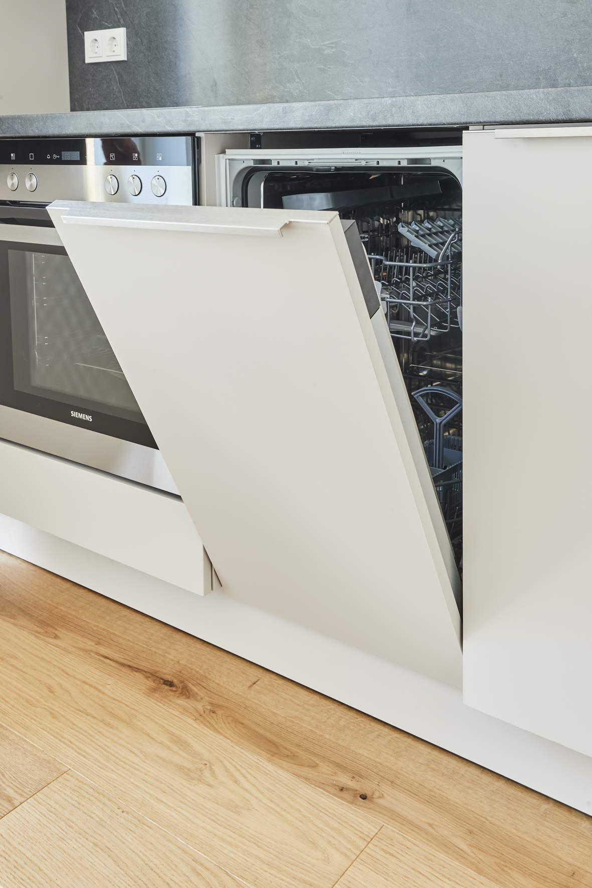 Detail-Einbauküche_3 - Traumhafte Hochparterre Wohnung mit Garten und Einbauküche in Bestlage Hannover Mitte