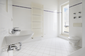 Obergeschoss-Badezimmer_1 - Lichtdurchflutete Penthouse Wohnung in Bestlage Berlin Tiergarten