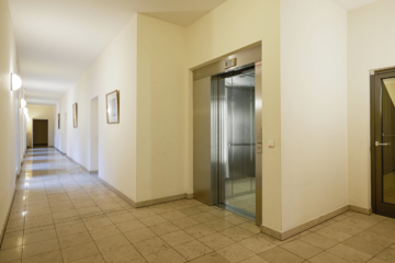 Zugang Fahrstuhl - Lichtdurchflutete Penthouse Wohnung in Bestlage Berlin Tiergarten