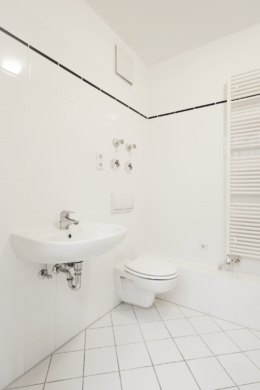 Untergeschoss-Badezimmer - Lichtdurchflutete Penthouse Wohnung in Bestlage Berlin Tiergarten