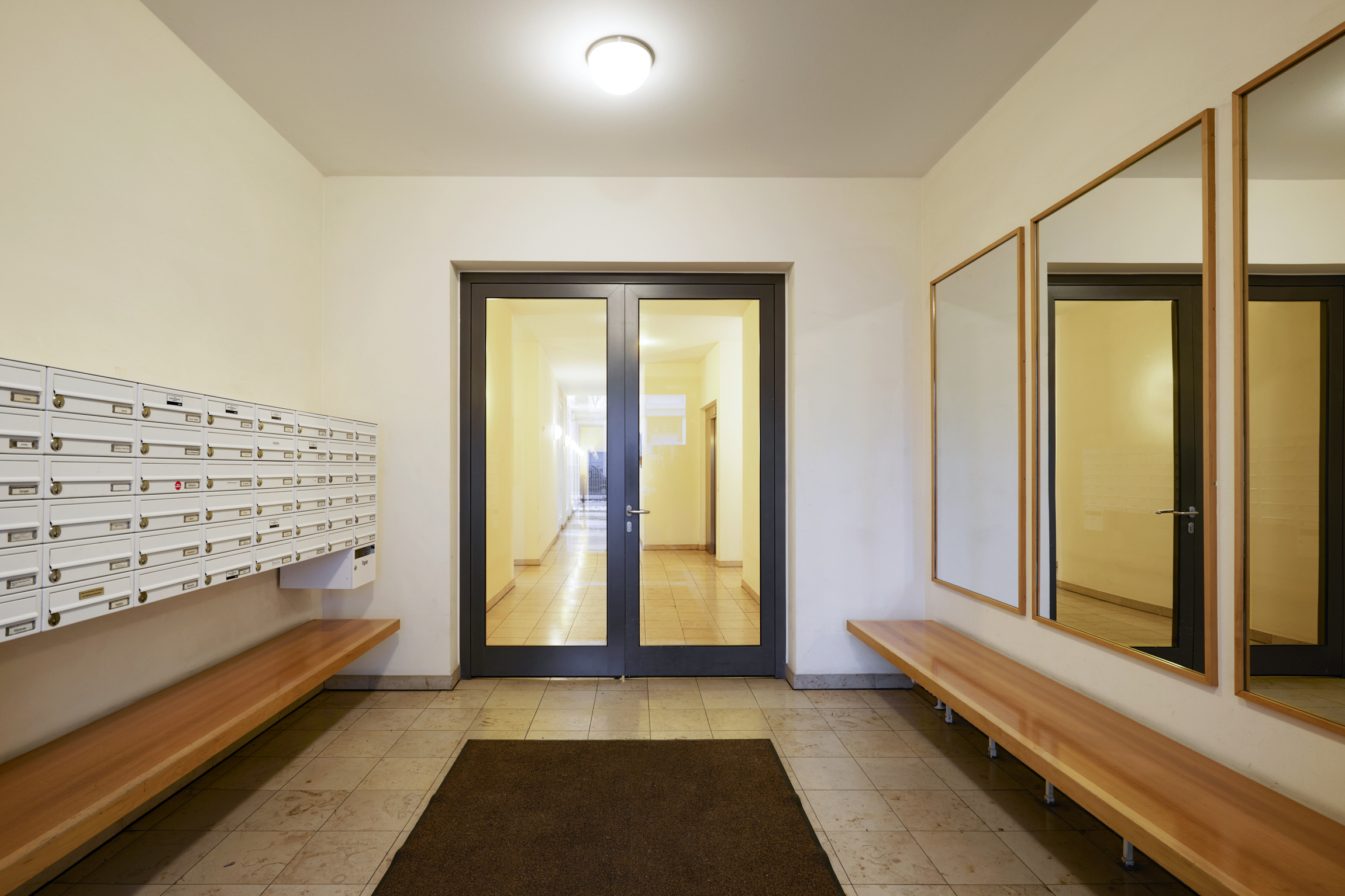 Hauszugang - Lichtdurchflutete Penthouse Wohnung in Bestlage Berlin Tiergarten