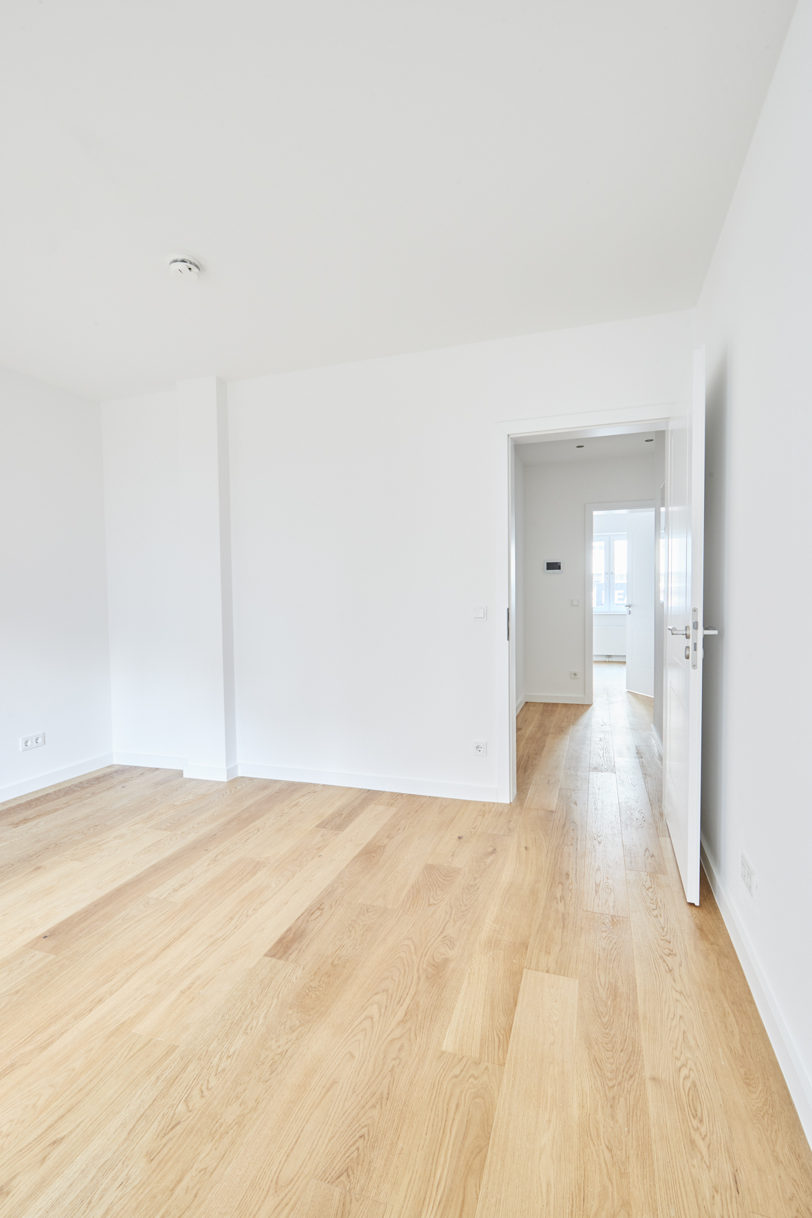 Sclafzimmer mit Blick zum Flur - **RESERVIERT**Erstklassige 2-Zimmerwohnung mit Einbauküche in Bestlage Hannover