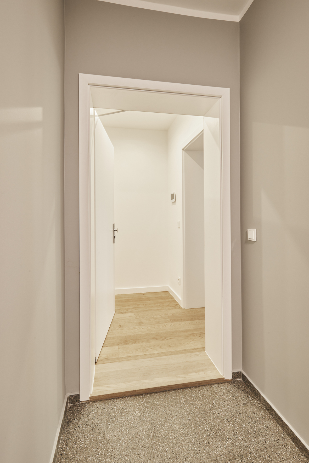 Zugang zur Wohnung - **RESERVIERT**Erstklassige 2-Zimmerwohnung mit Einbauküche in Bestlage Hannover