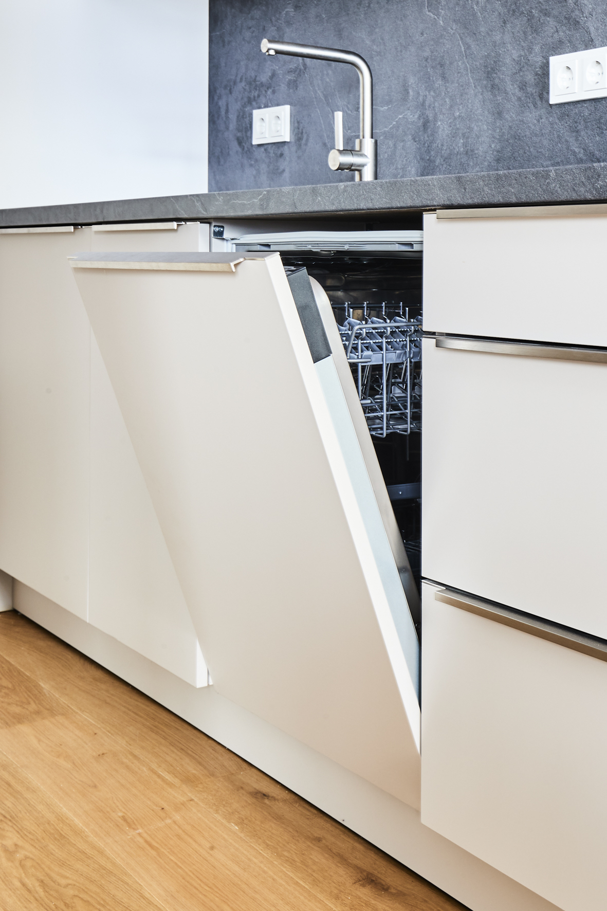 Küche-Spülmaschine - **RESERVIERT**Erstklassige 2-Zimmerwohnung mit Einbauküche in Bestlage Hannover