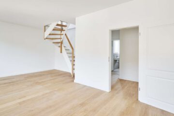 Sanierte 4-Zimmer Maisonette Wohnung mit zwei Bädern mit Fenster und Balkon, 30165 Hannover, Wohnung