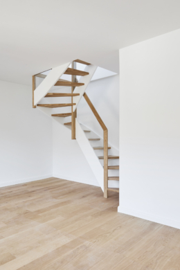 Detail Treppe - Sanierte 4-Zimmer Maisonette Wohnung mit zwei Bädern mit Fenster und Balkon