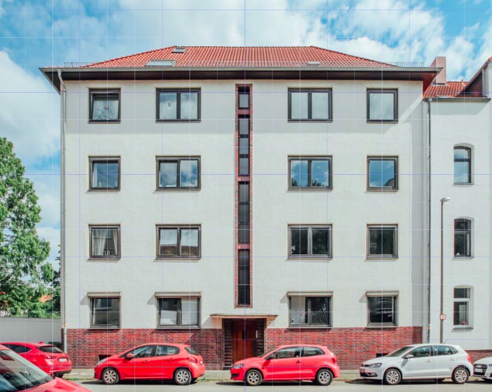 Aussenansicht Haus - Sanierte 4-Zimmer Maisonette Wohnung mit zwei Bädern mit Fenster und Balkon