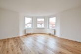 Vollsanierte 2-Zimmerwohnung mit hochwertiger Einbauküche inkl. Elektrogeräte - Wohnzimmer_