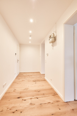 Flur - Vollsanierte 2-Zimmerwohnung mit hochwertiger Einbauküche inkl. Elektrogeräte