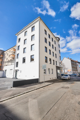 Hausansicht-Rückseite - Vollsanierte 2-Zimmerwohnung mit hochwertiger Einbauküche inkl. Elektrogeräte