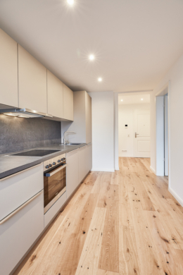 Blick in den Flur - Vollsanierte 2-Zimmerwohnung mit hochwertiger Einbauküche inkl. Elektrogeräte