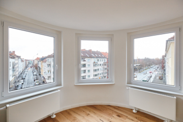 Große Fenster - Vollsanierte 2-Zimmerwohnung mit hochwertiger Einbauküche inkl. Elektrogeräte