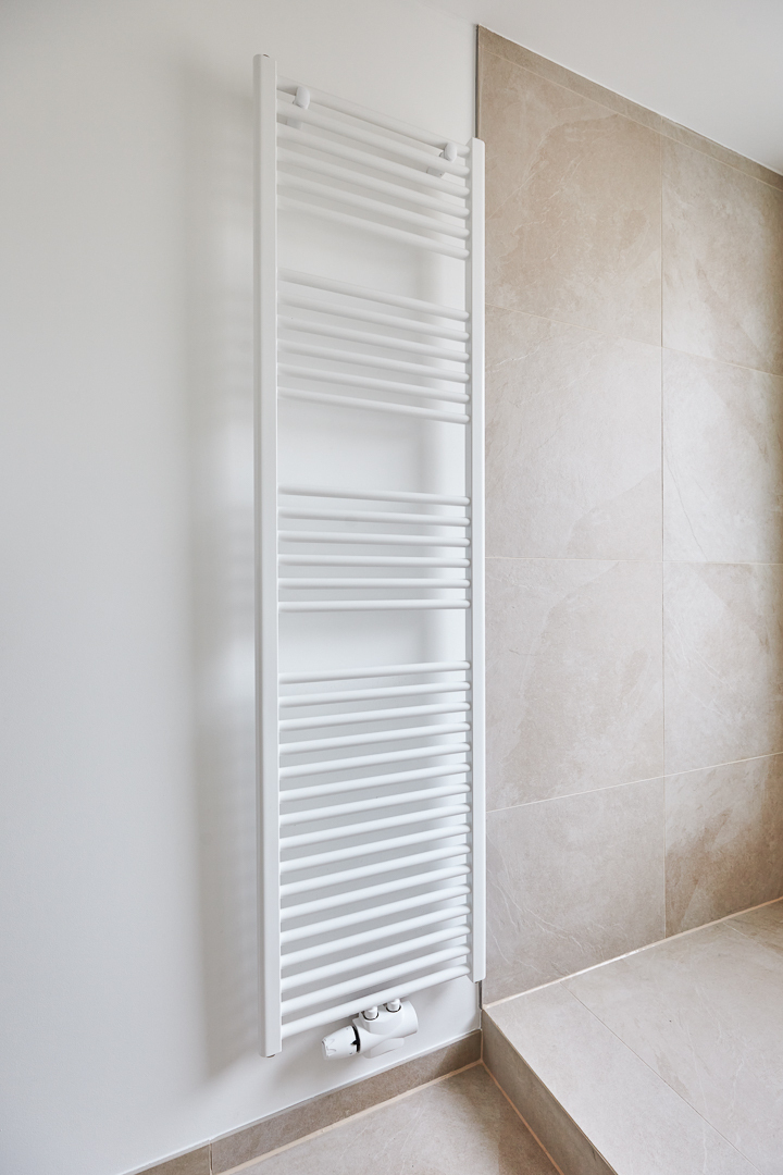 Badheizkörper - Vollsanierte 2-Zimmerwohnung mit hochwertiger Einbauküche inkl. Elektrogeräte