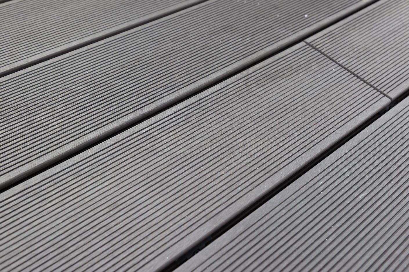 Detail-Balkonboden - Aufwendig sanierte 2-Zimmerwohnung mit großem Balkon und Einbauküche