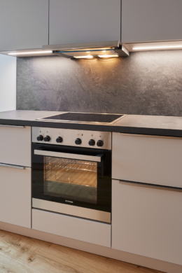 Küche-Detail - Aufwendig sanierte 2-Zimmerwohnung mit großem Balkon und Einbauküche