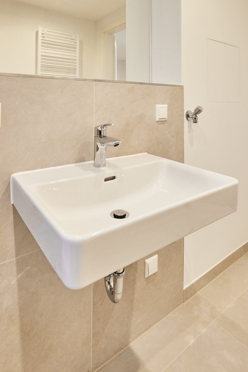 Badezimmer-Detail_ - Aufwendig sanierte 2-Zimmerwohnung mit großem Balkon und Einbauküche