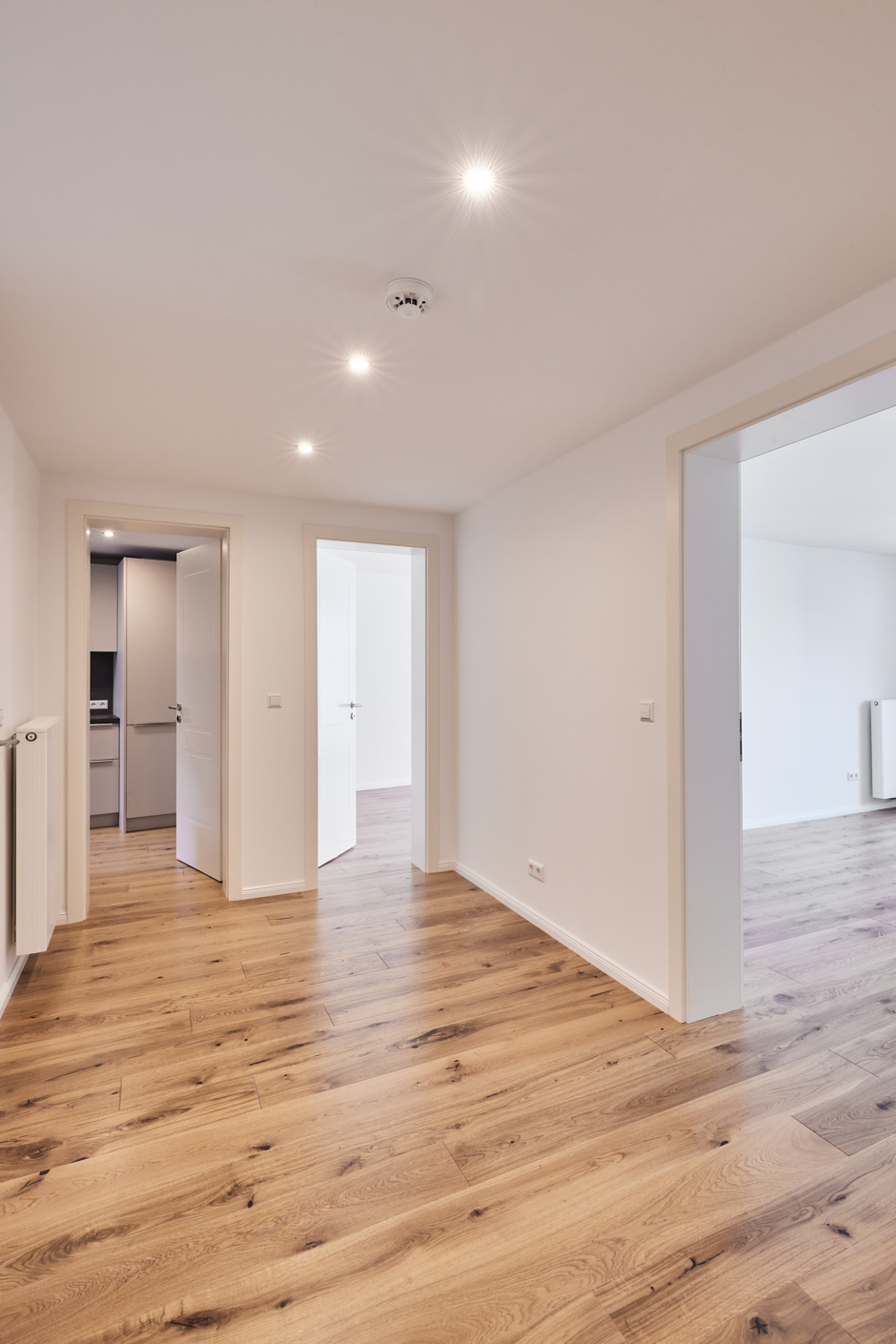 Flur - Aufwendig sanierte 2-Zimmerwohnung mit großem Balkon und Einbauküche